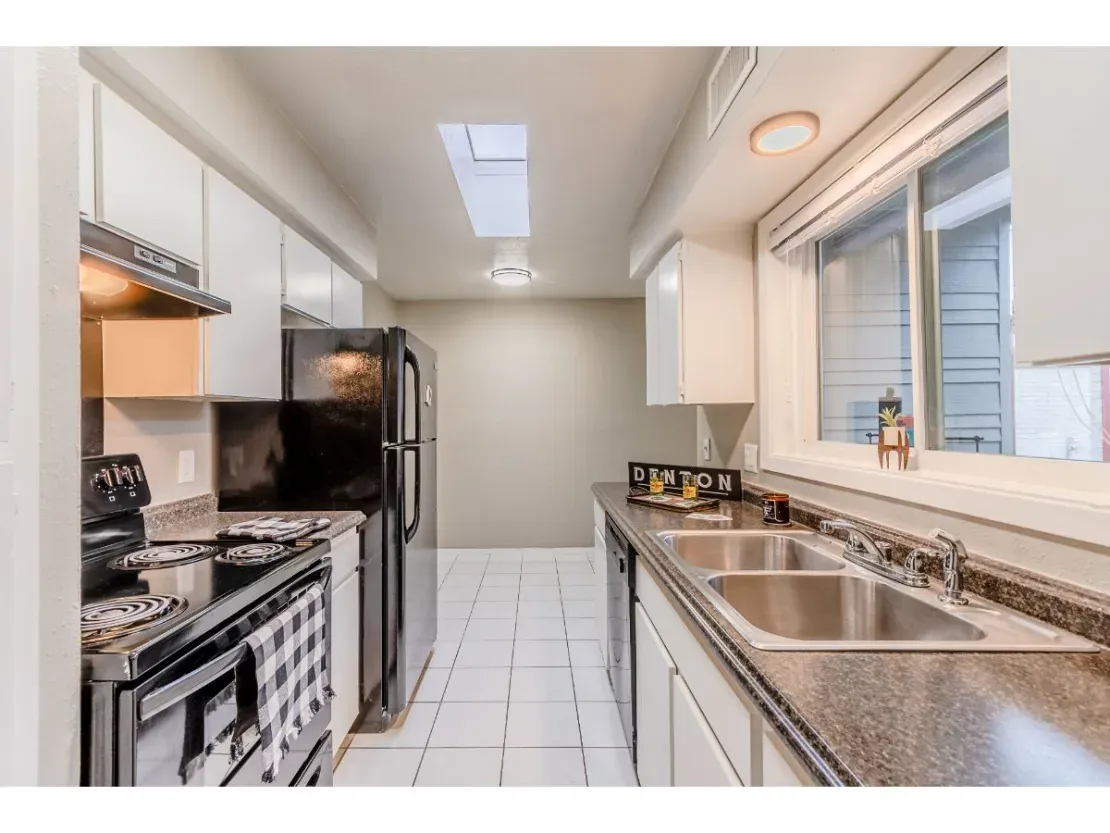 Greenway Patio Townhomes Apartments with Gas Stoves