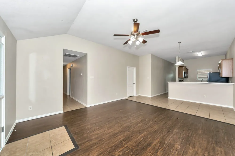 Longhorn Cove Apartments High Ceilings